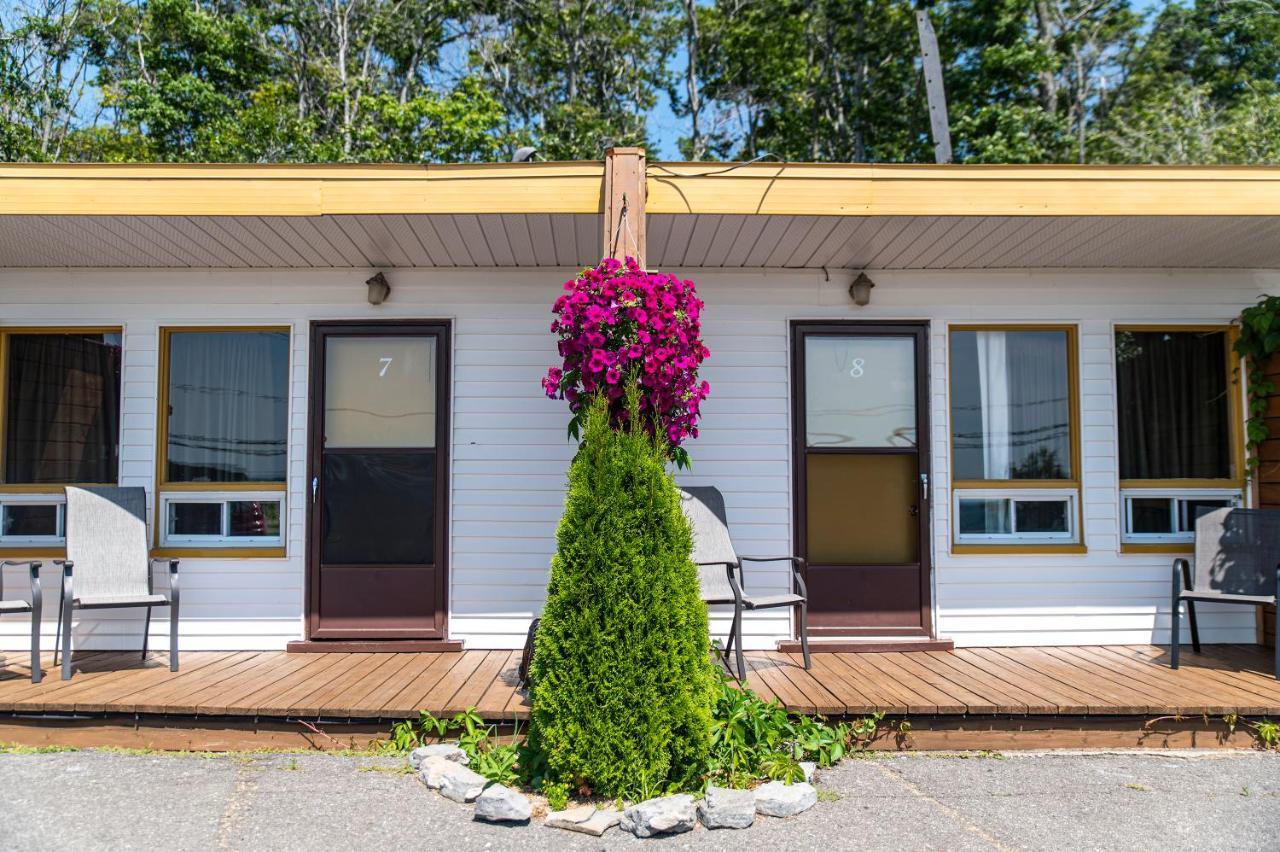 Motel Ile D'Orleans Sainte-Petronille Exteriör bild