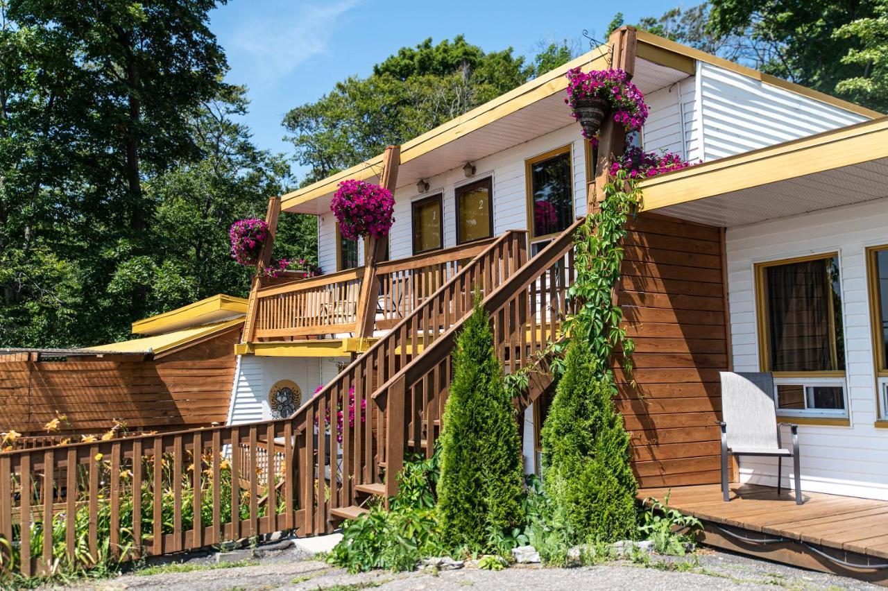 Motel Ile D'Orleans Sainte-Petronille Exteriör bild